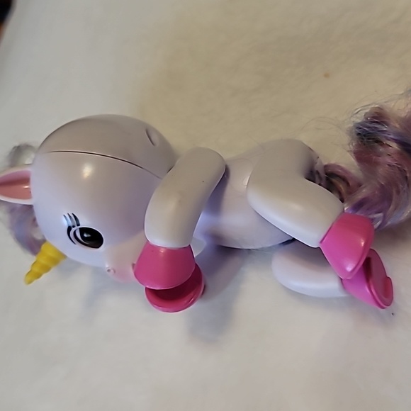 Wow Wee Untamed Fingerlings Baby Unicorn (lavender) Interactive Electronic - Picture 2 of 6